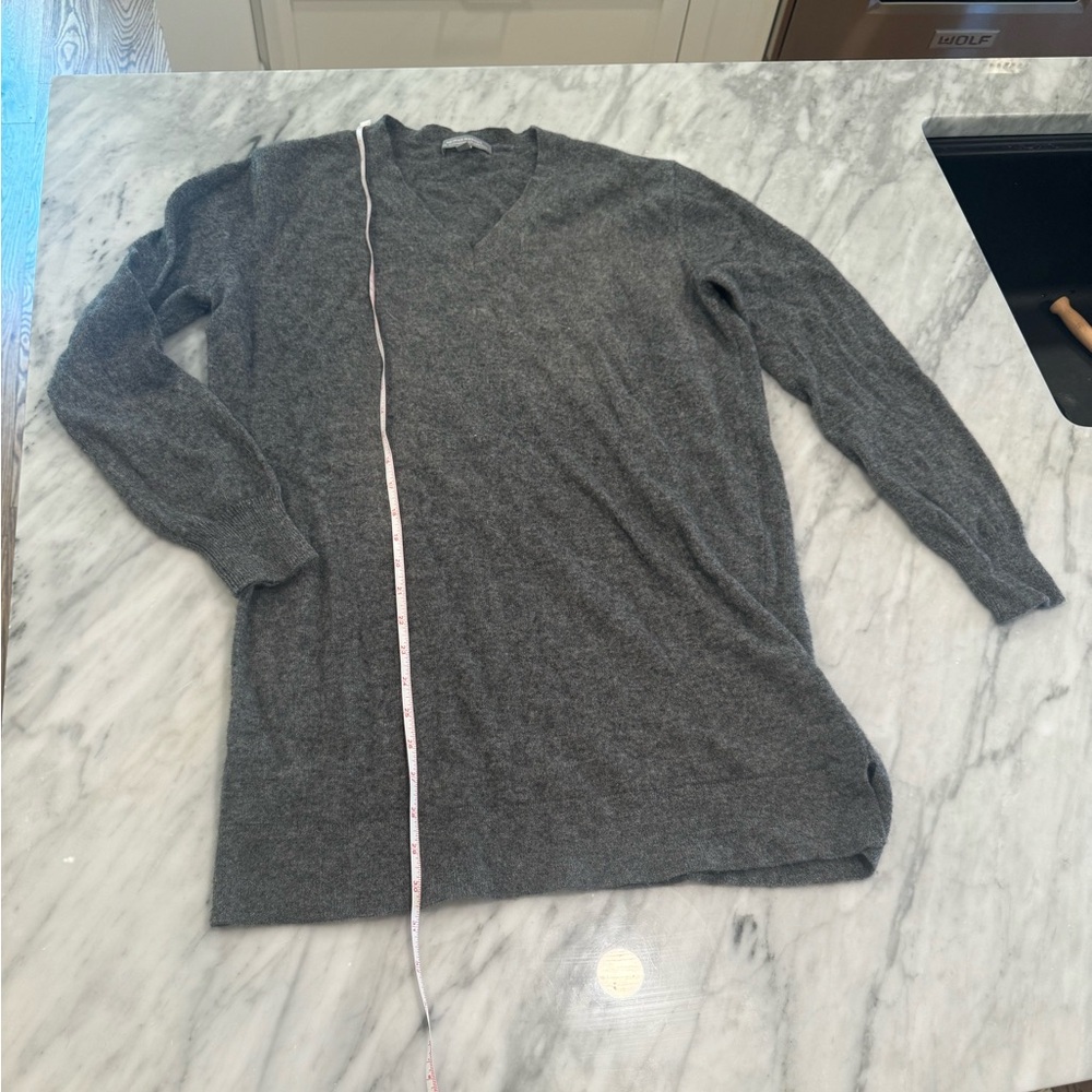 100% Cashmere v-neck sweater from Neiman Marcus Large
